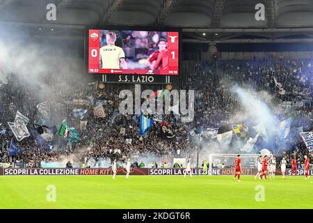 Stadio Olimpico, Roma, Italia. 6th Nov 2022. Serie A football; Roma contro SS Lazio; tifosi del Lazio Credit: Action Plus Sports/Alamy Live News Foto Stock