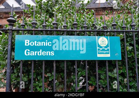 Glasgow, Regno Unito - 10 settembre 2022: L'indicazione per i giardini botanici nel centro di Glasgow, Scozia Foto Stock