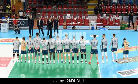 Civitanova Marche, Italia. 06th Nov 2022. WithU Verona team durante Cucine Lube Civitanova vs WithU Verona, Volley Campionato Italiano Serie A Men Superleague Championship a Civitanova Marche, Italia, Novembre 06 2022 Credit: Independent Photo Agency/Alamy Live News Foto Stock