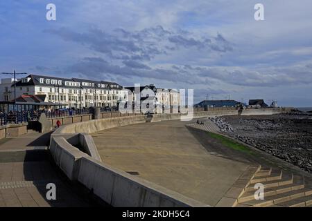 Lungomare di Porthcawl e Esplanade. Novembre 2022. Autunno. Foto Stock