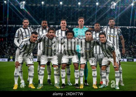 Torino, Italia. 06th Nov 2022. I giocatori della Juventus posano per una foto di squadra durante la Serie A partita di calcio tra Juventus FC e FC Internazionale allo stadio Juventus di Torino, 6th novembre 2022. Foto Federico Tardito/Insidefoto Credit: Insidefoto di andrea staccioli/Alamy Live News Foto Stock