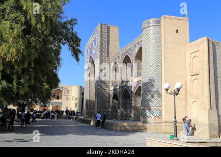Nodir Divanbegi Madrasa, Piazza Lyabi Hauz, Centro storico, Bukhara, Provincia di Bukhara, Uzbekistan, Asia centrale Foto Stock
