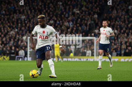 Londra, Regno Unito. 06th Nov 2022. Ryan Sessegnon di Tottenham Hotspur in azione. Partita della Premier League, Tottenham Hotspur v Liverpool al Tottenham Hotspur Stadium di Londra, domenica 6th novembre 2022. Questa immagine può essere utilizzata solo per scopi editoriali. Solo per uso editoriale, licenza richiesta per uso commerciale. Nessun utilizzo nelle scommesse, nei giochi o nelle pubblicazioni di un singolo club/campionato/giocatore. pic by Sandra Mailer/Andrew Orchard SPORTS photography/Alamy Live news Credit: Andrew Orchard SPORTS photography/Alamy Live News Foto Stock