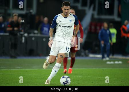 Roma, Italia. 6th Nov 2022. Nicolo Casale (Lazio) in azione durante la Serie Un match tra AS Roma e SS Lazio allo Stadio Olimpico il 06 2022 novembre a Roma. (Credit Image: © Giuseppe fama/Pacific Press via ZUMA Press Wire) Foto Stock
