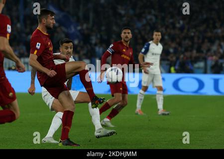 Roma, Italia. 6th Nov 2022. Bryan Cristante (Roma) in azione durante la Serie Una partita tra AS Roma e SS Lazio allo Stadio Olimpico il 06 2022 novembre a Roma. (Credit Image: © Giuseppe fama/Pacific Press via ZUMA Press Wire) Foto Stock