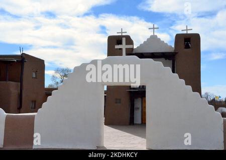 Chiesa di San Geronimo a Taos Pueblo, New Mexico Foto Stock