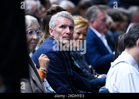 Parigi, Francia. 06th Nov 2022. Denis Brogniart durante la finale del Rolex Paris Masters, ATP Masters 1000 torneo di tennis, il 6 novembre 2022 presso l'Accor Arena di Parigi, Francia. Foto di Victor Joly/ABACAPRESS.COM Credit: Victor Joly/Alamy Live News Foto Stock