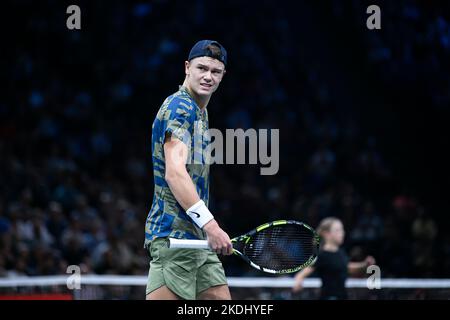 Parigi, Francia. 06th Nov 2022. Holger Rune di Danimarca durante il Rolex Paris Masters, torneo ATP Masters 1000, il 6 novembre 2022 presso l'Accor Arena di Parigi, Francia. Foto di Victor Joly/ABACAPRESS.COM Credit: Victor Joly/Alamy Live News Foto Stock