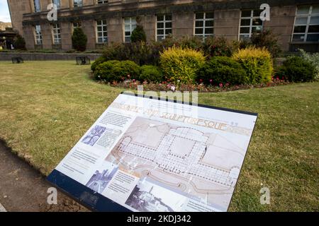 Informazioni di Edimburgo cartello fuori St Andrews House, sede del governo in Scozia, Regno Unito, estate 2022 Foto Stock