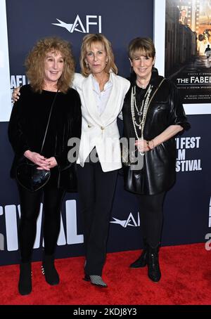 Los Angeles, Stati Uniti. 06th Nov 2022. Anne Spielberg, Nancy Spielberg e sue Spielberg in prima assoluta per 'The Fabelmans' al TCL Chinese Theatre di Hollywood. Picture Credit: Paul Smith/Alamy Live News Foto Stock