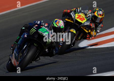 Valencia, Spagna. 6th Nov 2022. Franco Morbidelli (L) di Monster Energy Yamaha cavalca durante il Gran Premio della MotoGP di Valencia, Spagna, il 6 novembre 2022. Credit: Qian Jun/Xinhua/Alamy Live News Foto Stock