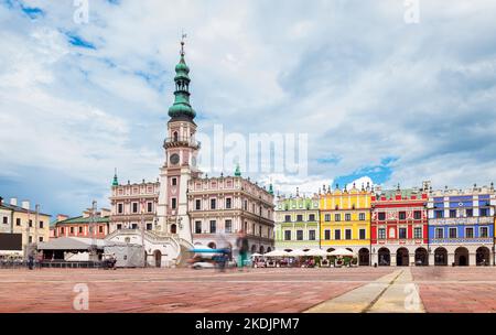 Una bella piazza rinascimentale con case di tenement porticato a Zamość. Zamość è una città ideale. Sito del patrimonio culturale mondiale Foto Stock