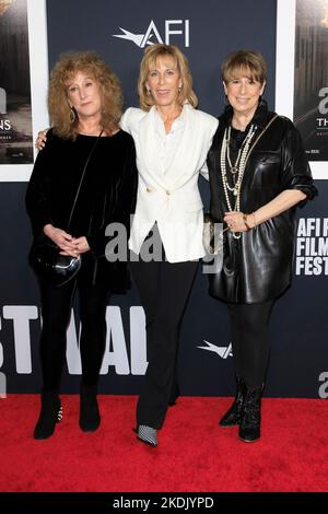 6 novembre 2022, Los Angeles, California, USA: LOS ANGELES - 6 NOVEMBRE: Anne Spielberg, Nancy Spielberg, sue Spielberg alla prima dei Fabelmans al TCL Chinese Theatre IMAX il 6 novembre 2022 a Los Angeles, CA (Credit Image: © Nina Prommer/ZUMA Press Wire) Foto Stock