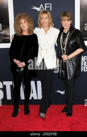 6 novembre 2022, Los Angeles, California, USA: LOS ANGELES - 6 NOVEMBRE: Anne Spielberg, Nancy Spielberg, sue Spielberg alla prima dei Fabelmans al TCL Chinese Theatre IMAX il 6 novembre 2022 a Los Angeles, CA (Credit Image: © Nina Prommer/ZUMA Press Wire) Foto Stock