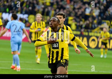 Goalschuetze Youssoufa MOUKOKO (DO) si rallegra per il suo obiettivo di 1:0 per Borussia Dortmund BO) 3: 0, il 5th novembre 2022 a Dortmund / Germania. Foto Stock