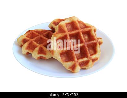 Chiudiate un piatto di deliziosi waffle belgi Liegi su sfondo bianco Foto Stock