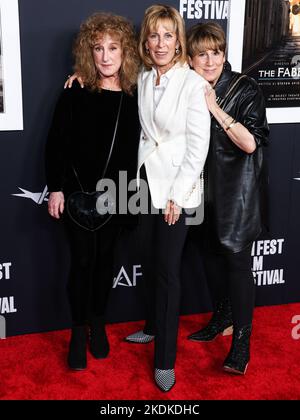 Hollywood, Stati Uniti. 06th Nov 2022. HOLLYWOOD, LOS ANGELES, CALIFORNIA, USA - 06 NOVEMBRE: Anne Spielberg, Nancy Spielberg e sue Spielberg arrivano al 2022° AFI Fest - closing Night Special Screening of Universal Pictures' 'The Fabelmans' tenuto al TCL Chinese Theatre IMAX il 6 novembre 2022 a Hollywood, Los Angeles, California, Stati Uniti. (Foto di Xavier Collin/Image Press Agency) Credit: Image Press Agency/Alamy Live News Foto Stock