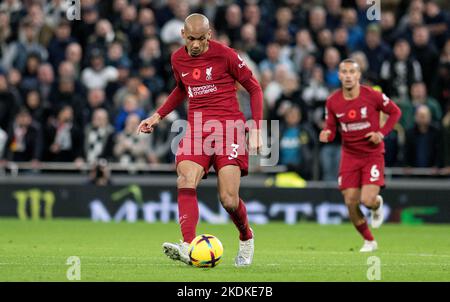 Londra, Regno Unito. 06th Nov 2022. Fabinho di Liverpool in azione. Partita della Premier League, Tottenham Hotspur v Liverpool al Tottenham Hotspur Stadium di Londra, domenica 6th novembre 2022. Questa immagine può essere utilizzata solo per scopi editoriali. Solo per uso editoriale, licenza richiesta per uso commerciale. Nessun utilizzo nelle scommesse, nei giochi o nelle pubblicazioni di un singolo club/campionato/giocatore. pic by Sandra Mailer/Andrew Orchard SPORTS photography/Alamy Live news Credit: Andrew Orchard SPORTS photography/Alamy Live News Foto Stock