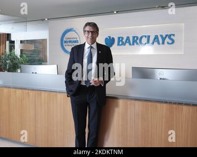 Anthony Davies, amministratore delegato di Barclays a Hong Kong, afferma che il 50th° anniversario della banca è un'importante pietra miliare che riconosce i suoi contributi passati e futuri alla città. Foto: SCMP / Josh Chow Foto Stock