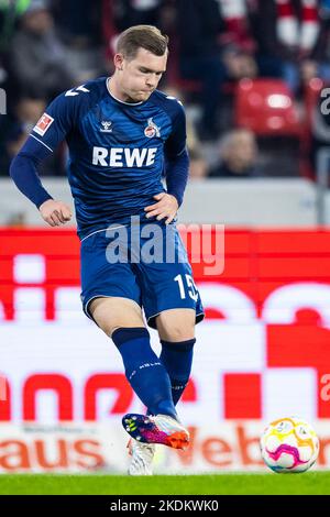 Friburgo in Breisgau, Germania. 06th Nov 2022. Calcio: Bundesliga, SC Friburgo - 1. FC Köln, giorno 13, Europa-Park Stadion. Luca Kilian di Colonia in azione. Credito: Tom Weller/dpa - NOTA IMPORTANTE: In conformità ai requisiti della DFL Deutsche Fußball Liga e del DFB Deutscher Fußball-Bund, è vietato utilizzare o utilizzare fotografie scattate nello stadio e/o della partita sotto forma di sequenze di immagini e/o serie di foto simili a video./dpa/Alamy Live News Foto Stock