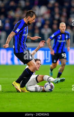 Torino, Italia. 06th novembre 2022. Francesco Acerbi (15) dell'Inter visto durante la Serie Un incontro tra Juventus e Inter allo Stadio Allianz di Torino. (Photo credit: Gonzales Photo - Tommaso Fimiano). Foto Stock