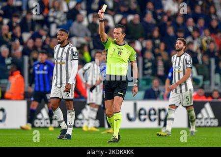 Torino, Italia. 06th Nov 2022. L'arbitro Daniele Doveri ha visto durante la Serie Una partita tra Juventus e Inter allo Stadio Allianz di Torino. (Photo Credit: Gonzales Photo/Alamy Live News Foto Stock