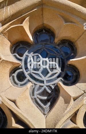 Mura esterne dell'Abbazia di Bath nella splendida città georgiana di Bath Somerset Engalnd Regno Unito Foto Stock