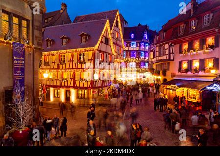 Pittoresco villaggio Colmar in Alsazia, Natale, Francia Foto Stock