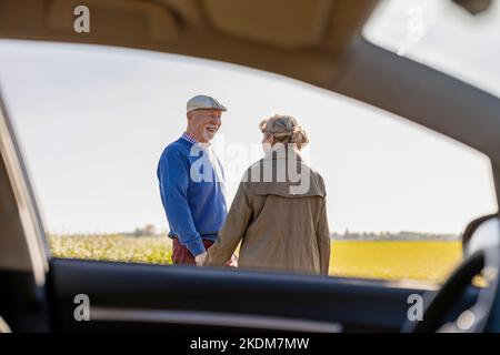 Coppia anziana in viaggio Foto Stock