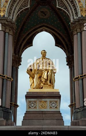 Statua di Albert, Albert Memorial, Kensington, Londra, Regno Unito - Principe Consort della Regina Vittoria Foto Stock