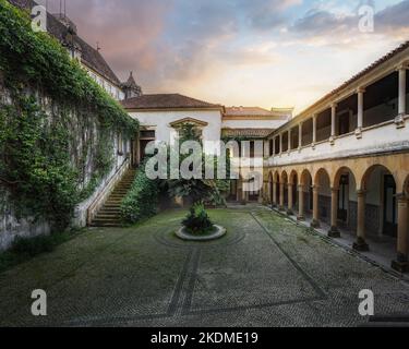 Cortile della casa di Melos (Facoltà di giurisprudenza) presso l'Università di Coimbra - Coimbra, Portogallo Foto Stock