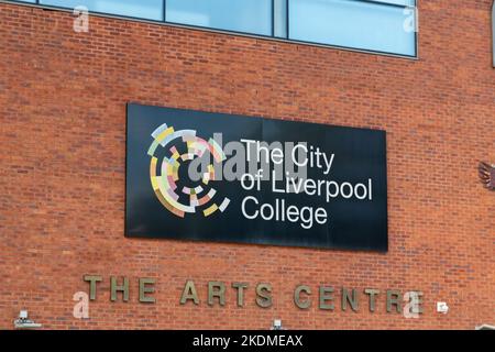 Liverpool, Regno Unito: Il cartello della città di Liverpool College Arts Centre, Myrtle Street Foto Stock