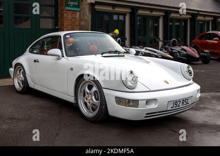 1991 Porsche 911 RS ‘J92 RSL’ in mostra alla spaventosa Assemblea delle Auto tenutasi presso il Bicester Heritage Centre il 30th ottobre 2022 Foto Stock