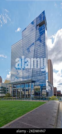 L'Hilton Cleveland Downtown, con 600 camere, e' collegato al Centro Congressi di Huntington e al Global Center for Health Innovation (Medical Mart). Foto Stock