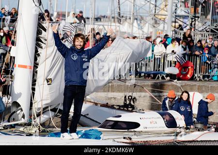 Saint-Malo, Francia. 4th Nov 2022. Usalo di nuovo con lo skippering di Extia di Romain Pilliard. Lasciando le piscine dell'ULTIMS 32/23 durante la Route du Rhum. Foto Stock