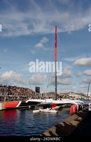 Saint-Malo, Francia. 4th Nov 2022. Mieux skippering di Arthur le Vaillant. Lasciando le piscine dell'ULTIMS 32/23 durante la Route du Rhum. Foto Stock