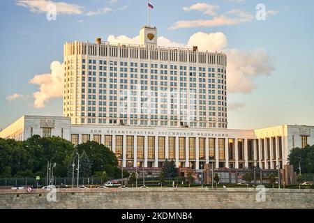 Mosca, Russia - 30.07.2022: La costruzione del governo della Federazione russa. La Casa Bianca di Mosca. Foto Stock
