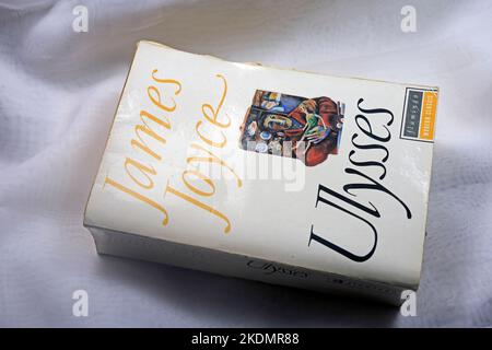 James Joyce, Ulisse. Copertina del libro. Flamingo Modern Classics Edition. Configurazione di Studio. Novembre 2022. Foto Stock