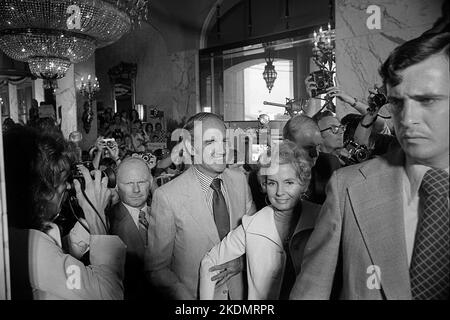 George McGovern, candidato presidenziale americano, alla Convention del Partito Democratico tenutasi a Miami, Florida, Stati Uniti, nel 1972 Foto Stock