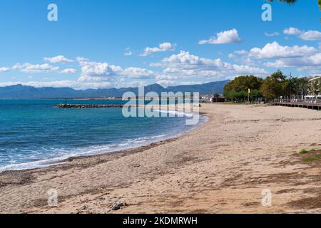 Playa Cavet Cambrils spiaggia Costa Dorada Catalonia Spagna Costa dorata Foto Stock