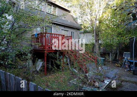 Berkeley, California, Stati Uniti. 28th Ott 2022. La casa di Berkeley, California in cui David DePape probabilmente visse secondo i neihgbors. DePape attaccò Paul Pelosi, il marito del presidente della Camera Nancy Pelosi, lo picchiò severamente con un martello e che si ruppe nella loro casa di San Francisco all'inizio di venerdì. (Credit Image: © David G. McIntyre/ZUMA Press Wire) Foto Stock