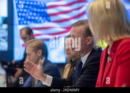 Kiev, Ucraina. 04 Novembre 2022. Jake Sullivan, consigliere per la sicurezza nazionale degli Stati Uniti, a destra, durante un incontro con il capo ucraino dell'ufficio presidenziale Andriy Yermak, e la delegazione Ucraina sull'assistenza alla sicurezza per contrastare l'invasione russa, 4 novembre 2022 a Kiev, Ucraina. Credit: Presidenza Ucraina/Ufficio stampa presidenziale Ucraina/Alamy Live News Foto Stock