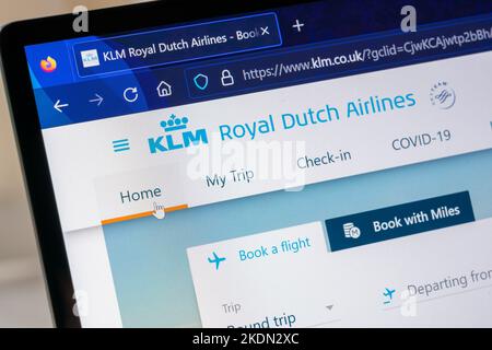 Pagina web di prenotazione per KLM Royal Dutch Airlines, legalmente Koninklijke Luchtvaart Maatschappij N.V. – La compagnia aerea di bandiera dei Paesi Bassi Foto Stock