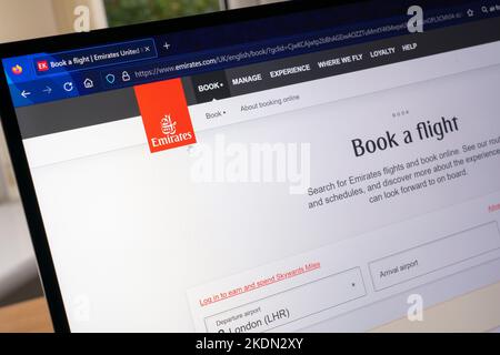 La pagina web di prenotazione voli per Emirates è una delle due compagnie aeree degli Emirati Arabi Uniti. La compagnia aerea è una filiale del Gruppo Emirates Foto Stock