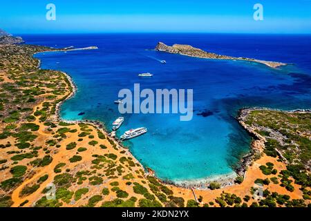 Spiaggia di Kolokytha (e capo), Elounda, Golfo di Mirabello, comune di Agios Nikolaos, Lassithi, Creta, Grecia. Foto Stock