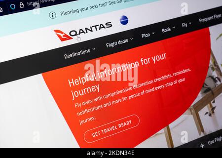 La pagina web per la prenotazione dei voli di Qantas Airways Limited - il vettore di bandiera dell'Australia e la compagnia aerea più grande del paese Foto Stock