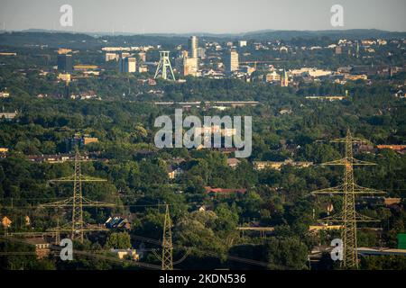 Vista sulla zona centrale della Ruhr, da nord a sud-est, dello skyline del centro di Bochum, con il museo minerario, l'approvvigionamento energetico, le linee elettriche, NR Foto Stock