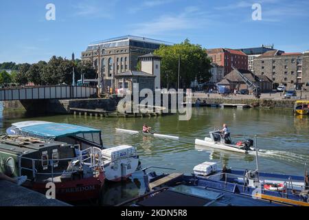 Canottaggio a Mud Dock Harbour Bristol, Inghilterra, Regno Unito Foto Stock