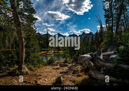 Primo laghetto ad Alice Lake nella Sawtooth Wilderness dell'Idaho Foto Stock