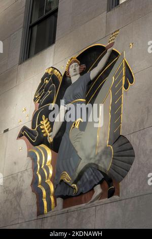 Progress, intaglio Carving, 1 Rockefeller Center, NYC 2022 Foto Stock